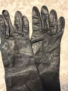 Women's black kid gloves 7 1/2